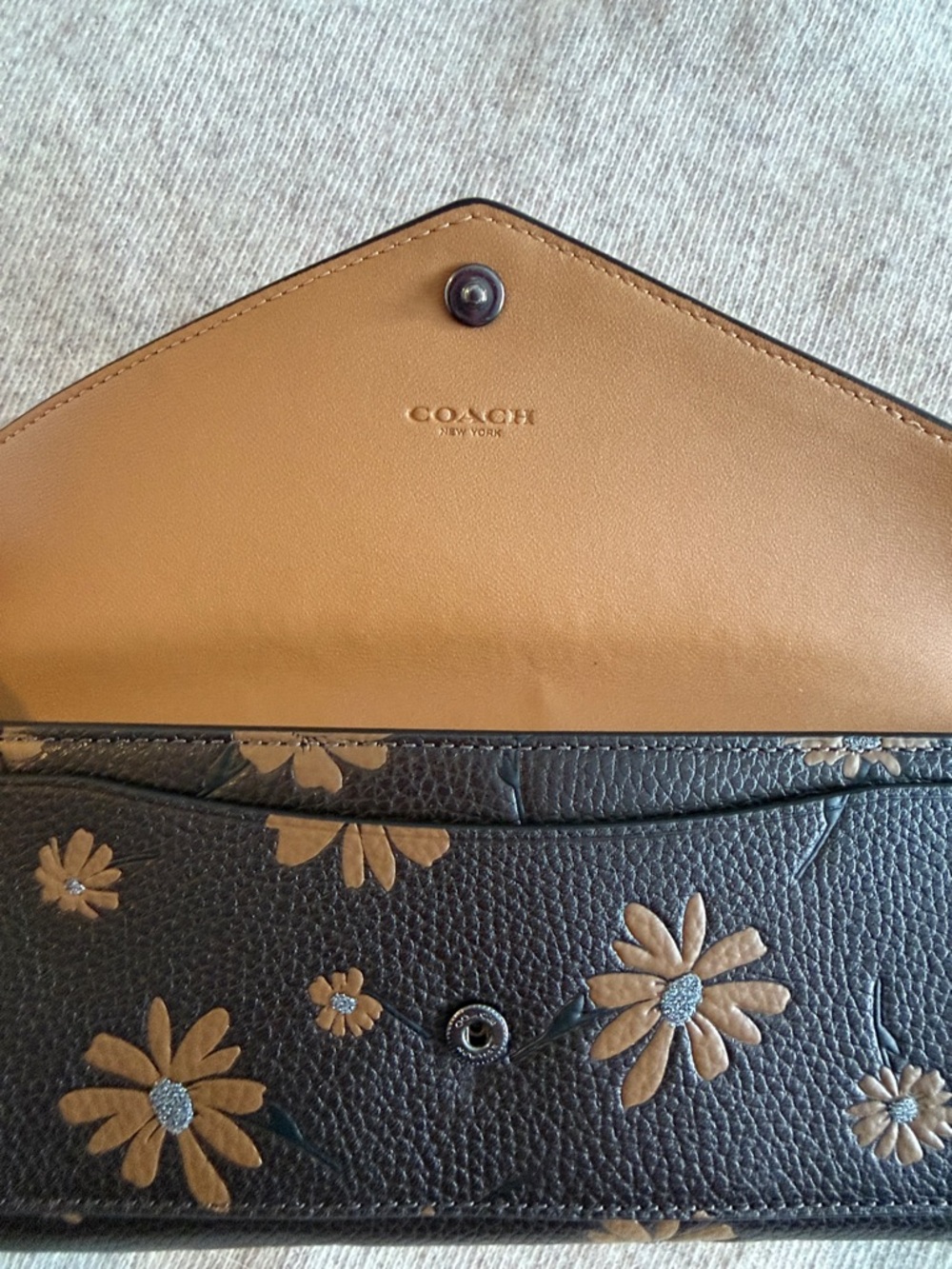 COACH Wyn Floral Printed Leather long wallet - Picture 9 of 12
